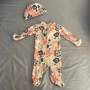 NewBorn Onesie & Hat